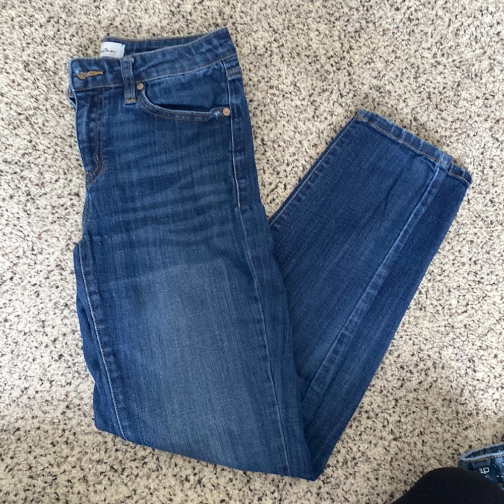 Kancan, medium wash, size 5/26.
